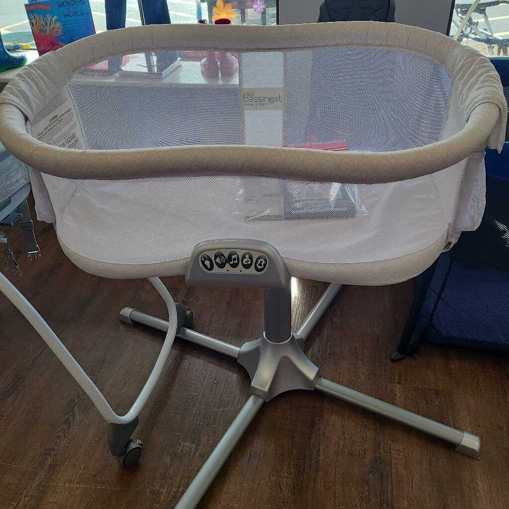 Bassinest Swivel Sleeper
