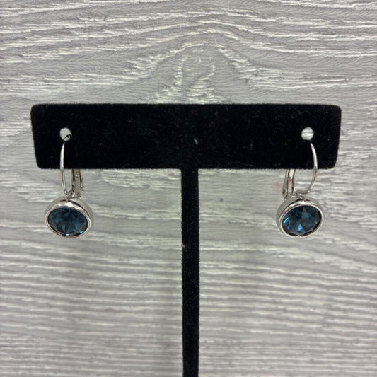 Med Round Crystal Dangle Earrings