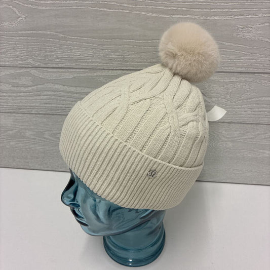 Cable Knit Pom Pom Beanie Hat *NEW*