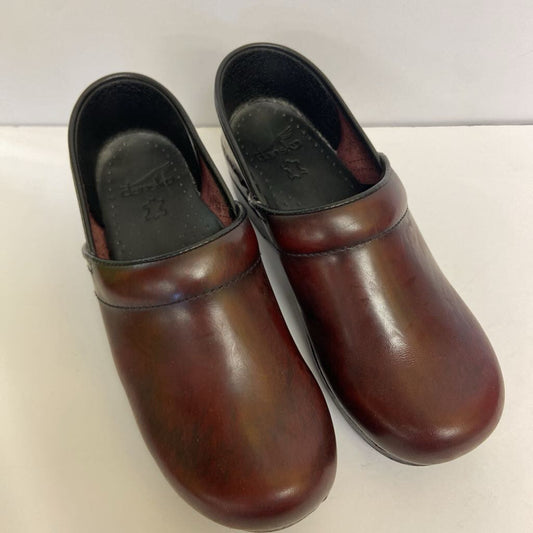 Womens Leather Clogs